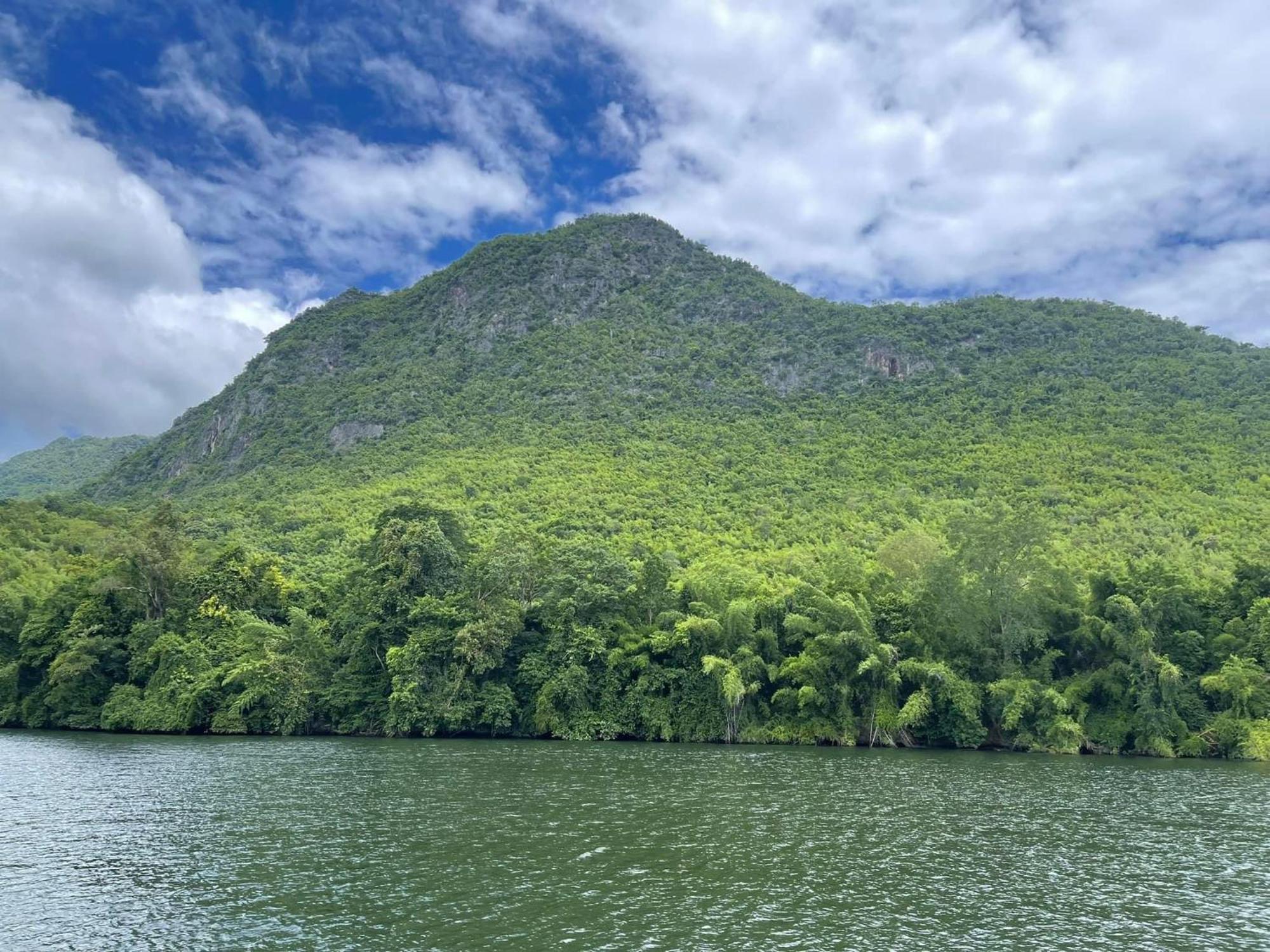 Paenaifun Resort Kanchanaburi Bagian luar foto